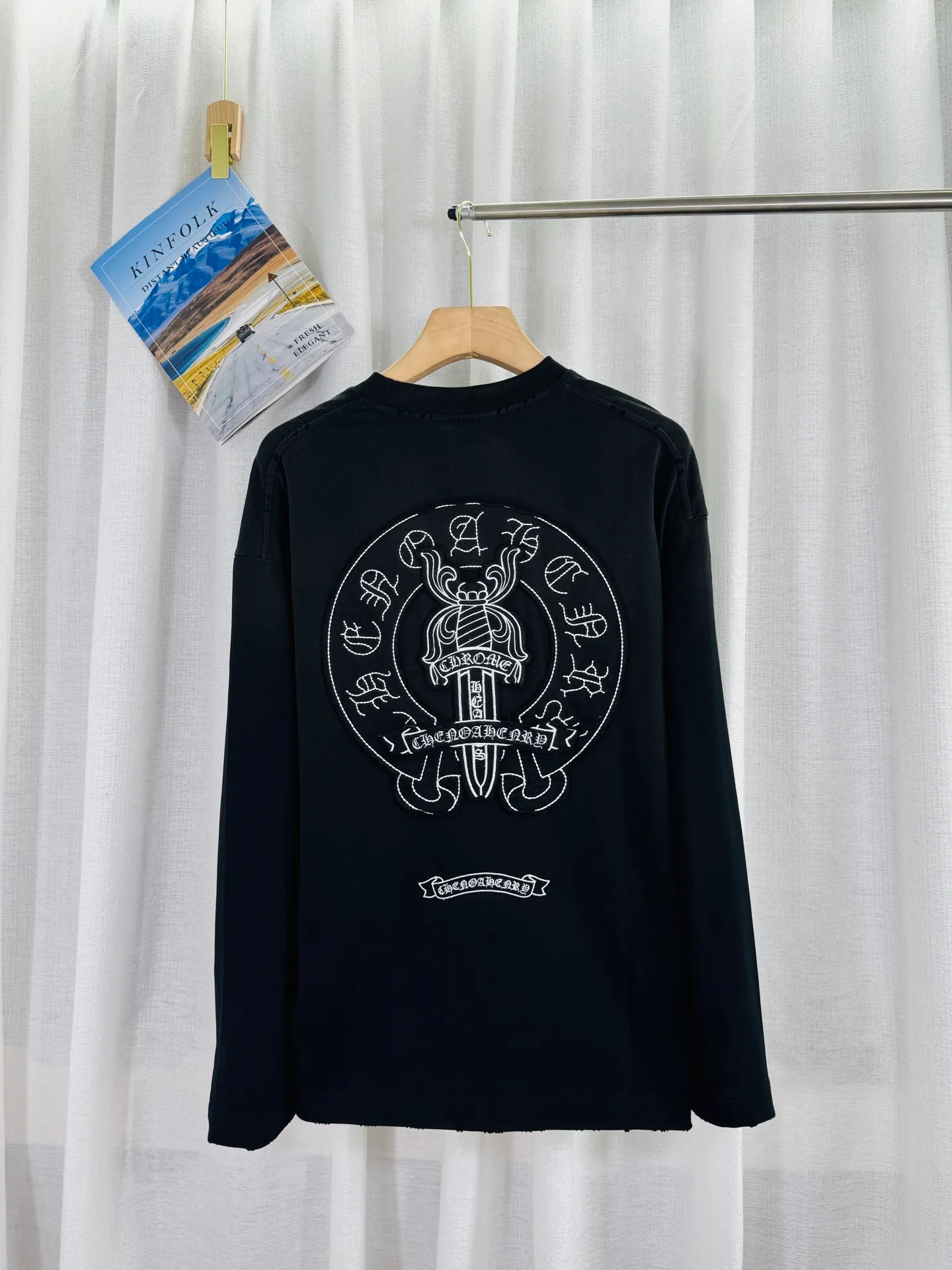 P250 ch high version Chrome Hearts 2025 new autumn and winter cross patch washed spray horse slip long-sleeved T-shirt, fabric: 26 double yarns, 320 grams weight, patch embroidery, heavy wash water ➕ fried color + spray horse slip printing process: patch embroidery, secondary color spray horse slip process Color: black white Size: S M L XL Style number: 5185